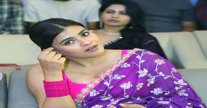 శివాజీ వ్యాఖ్యలపై ప్రముఖ హీరోయిన్ స్పందన