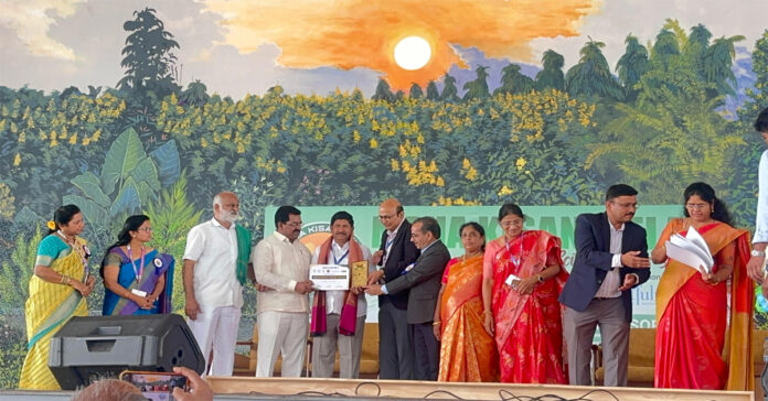 నల్గొండ బత్తాయి రైతుకు అరుదైన గౌరవం