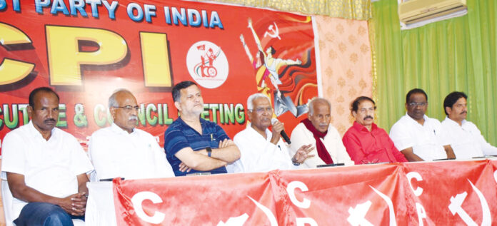 మోడీ పాలనలో దేశం సంక్లిష్టం