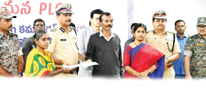 లొంగిపోండి..