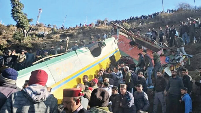 హిమాచల్లో ఘోరరోడ్డు ప్రమాదం