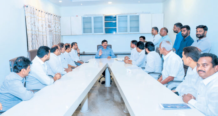 సర్దుకుపోవాల్సిందే..!