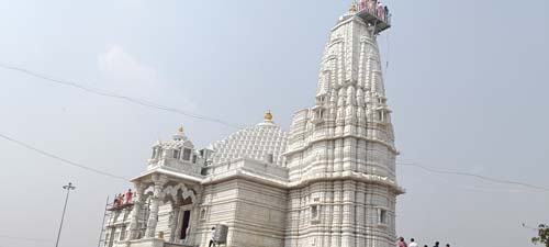 జైన దేవాలయంపై ధ్వజారోహణ