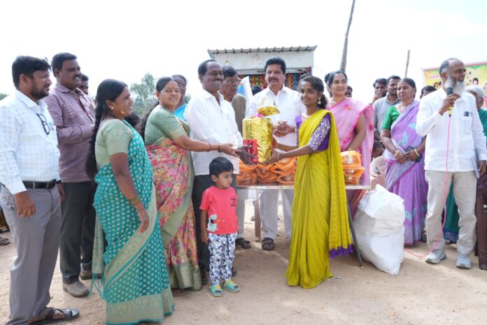 Threesome competitions in Chitya's double bedroom colony