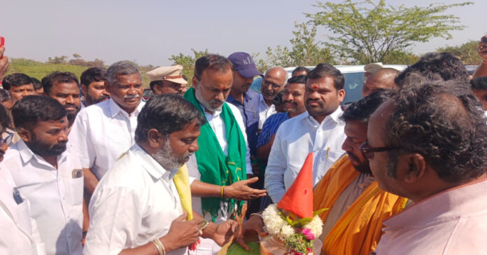 Munugodu MLA lays foundation stone for Loddikunta-Gangadevikunta Ayakattu