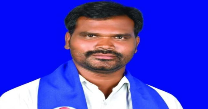 జర్నలిస్టులకు ఎమ్మెల్యే రేవూరి క్షమాపణ చెప్పాలి