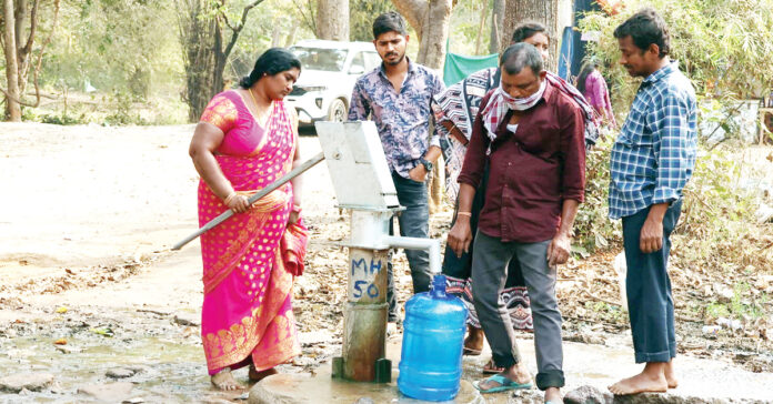 మేడారం జాతరలో పారిశుధ్య కార్యక్రమాలకు ప్రాధాన్యత