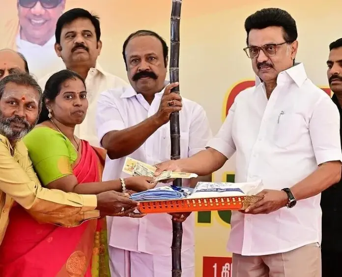 సంక్రాంతికి స్టాలిన్ కానుక..రూ.3వేలు, చీర, ధోతి, బియ్యం, చక్కెర