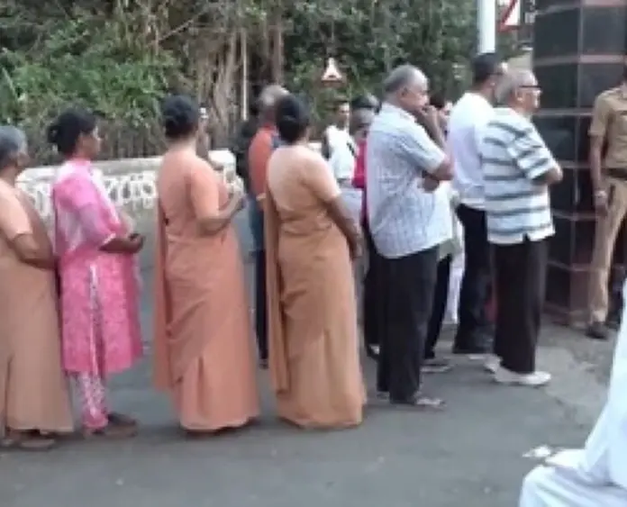 మహారాష్ట్రలో ప్రారంభమైన ‘మున్సిపల్’ పోలింగ్