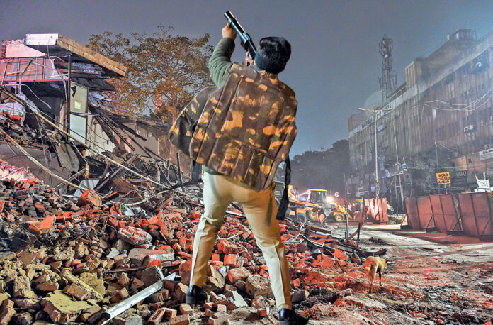 ఢిల్లీలో ఉద్రిక్తం