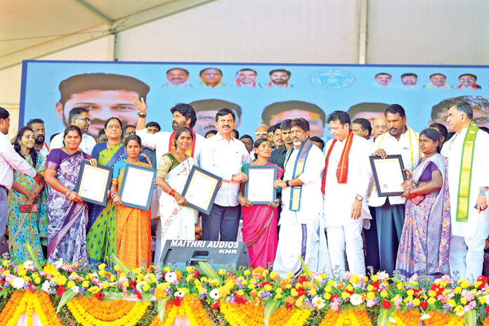 ప్రతి పేదవాడికి ఇందిరమ్మ ఇల్లు