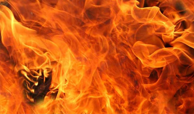 దారుణం..అప్పు తీర్చమన్నందుకు వృద్ధుడి సజీవదహనం