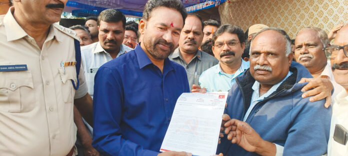 A representation was submitted to the Union Minister regarding the problems of Singareni.