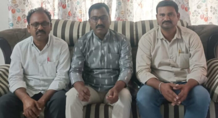 60 వార్పిన్ మిషన్లు కార్మికులకు అందించాలి