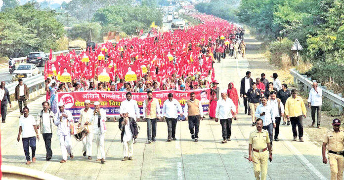 ముంబయి వైపుగా మహాపాదయాత్ర