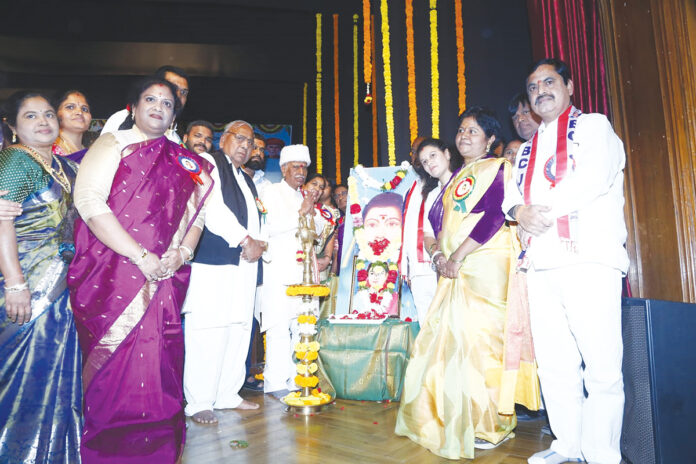 దేశ తొలి మహిళా సంఘ సంస్కర్త సావిత్రిబాయి ఫూలే