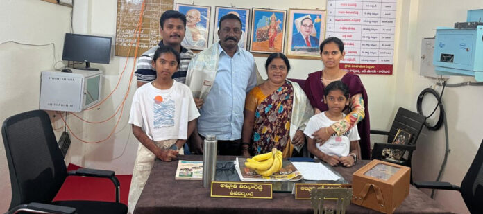 A grand honor for the Sarpanch couple of Manoharabad