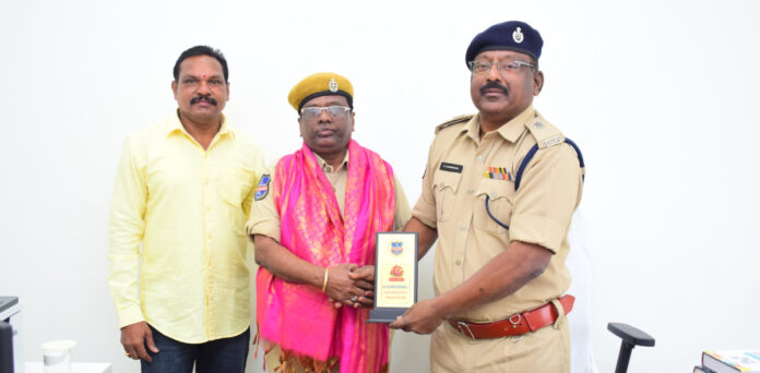 హోంగార్డ్ కు ఆత్మీయ వీడ్కోలు