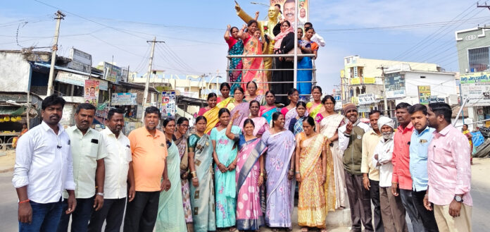 చలో సూర్యాపేటకు భారీగా తరలిన ఉద్యమకారులు