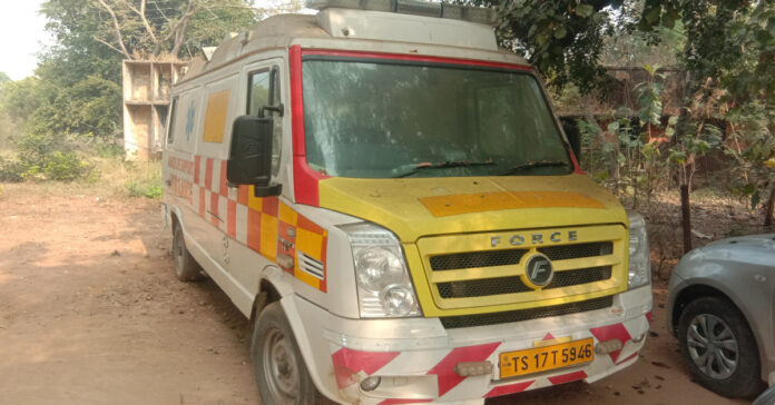 నిరుపయోగంగా అంబులెన్స్