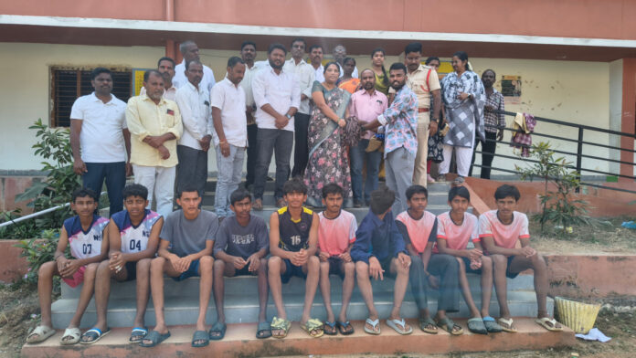 విద్యార్థులకు ఆర్మీ జవాన్ అండ