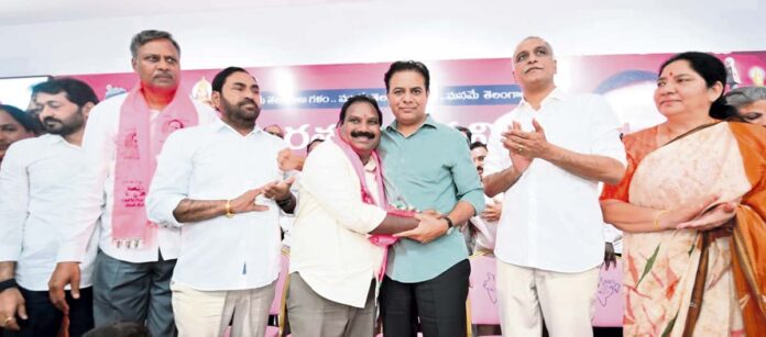 గులాబీ గూటికి మాజీ ఎమ్మెల్యే ఆరూరి రమేష్