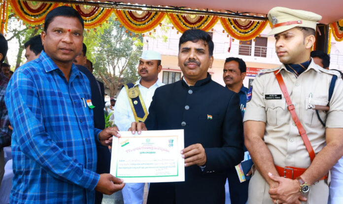 నాంపల్లి ఏపీఓకు ఉత్తమ అవార్డు