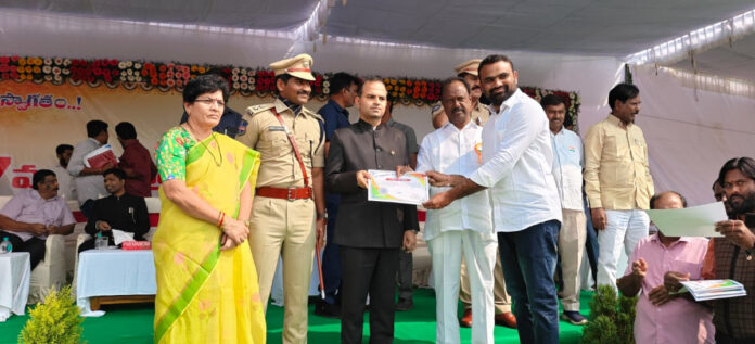 తాడిచెర్ల కార్యదర్శి మల్లికార్జున్ రెడ్డికి ఉత్తమ అవార్డు