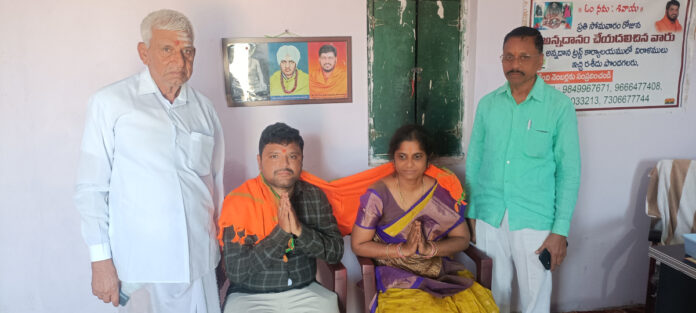 Borlam Basavanna Committee members honored devotees