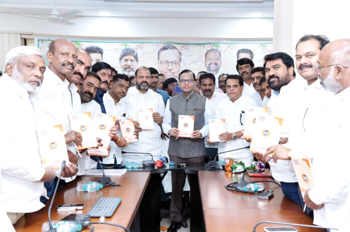 I will cooperate with the employees to resolve the problems.