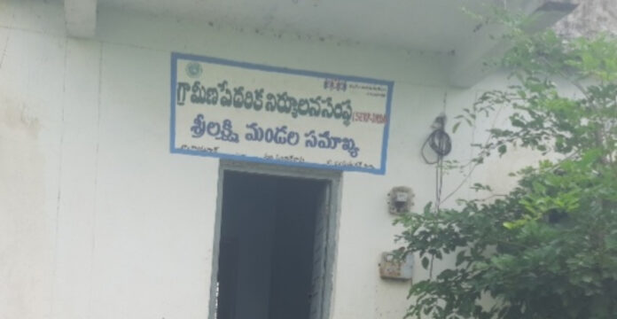 ఐకేపీలో డుమ్మాలకు చెక్క్.!