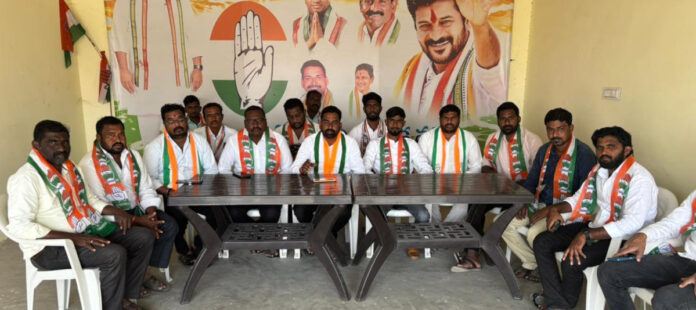 చెక్కులను లబ్ధిదారులకు అందజేయాలి