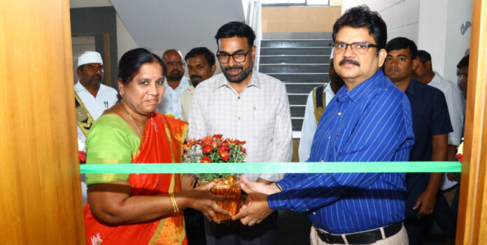 మీడియా సెంటర్ ను ప్రారంభించిన కలెక్టర్