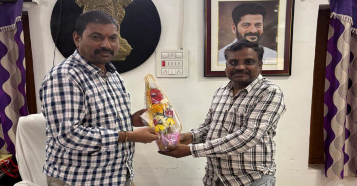 తొర్రూర్ ఆర్డీవో గణేష్ ను కలిసి డిప్యూటీ తహశీల్దార్