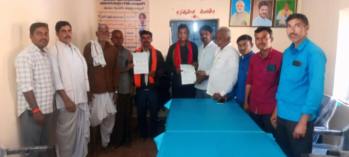 సీఎం సహాయనిధి చెక్కుల పంపిణీ