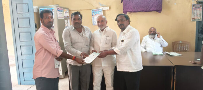 సీఎంఆర్ఎఫ్ చెక్కుల పంపిణీ