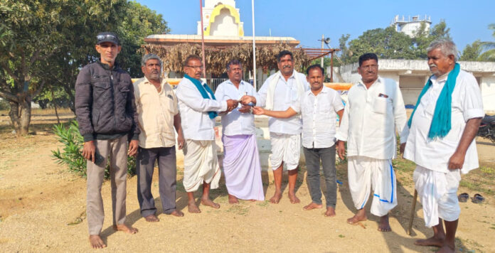 సంత్ రామరావు మహారాజ్ విగ్రహానికి విరాళం