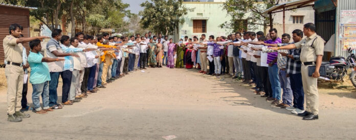 ఓటును నోటుకు అమ్ముకోవద్దు: తహశీల్దార్ స్వప్న