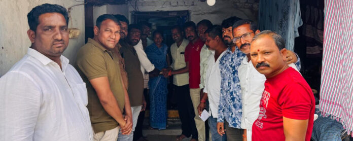 స్నేహితుని కుటుంబానికి ఆర్థిక సహాయం