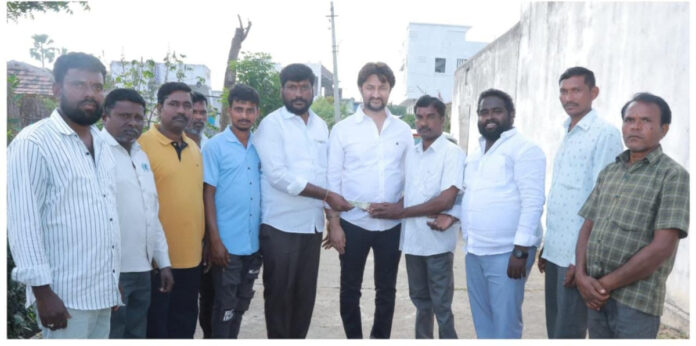 మృతుని కుటుంబానికి ఆర్థిక సహయం