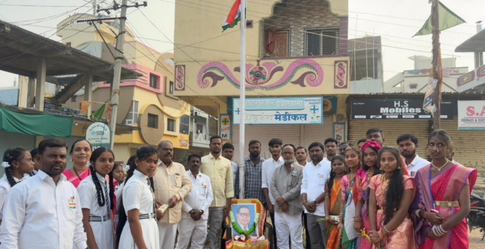 బీఆర్ఎస్ మండల పార్టీ ఆధ్వర్యంలో జెండావిష్కరణ