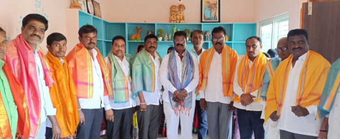 Former MLA attends housewarming