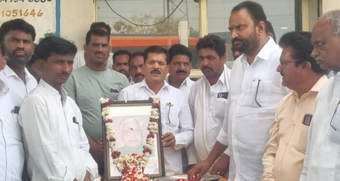 Former Minister P. Narsa Reddys death anniversary celebrated with great pomp