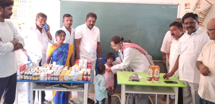 చిన్నారులకు ఉచిత వైద్య శిబిరం