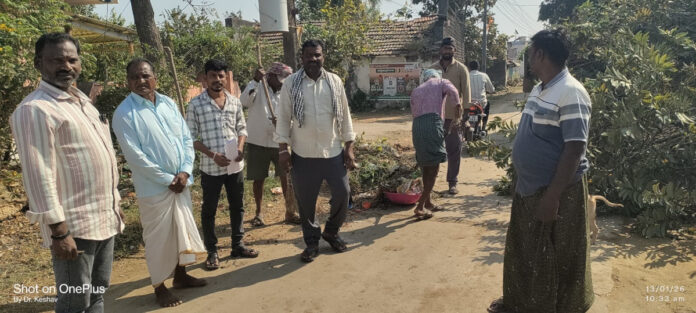 రోడ్లపై చెత్తాచెదారం తొలగింపు..