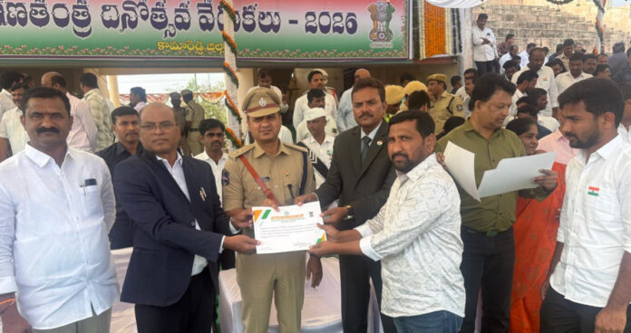 Girdavar, Junior Assistant as best employees