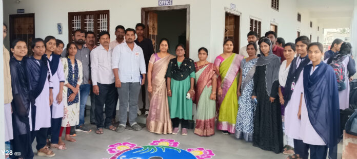 అమ్మాయిలు చదువుతోనే ఉన్నత స్థానాలు