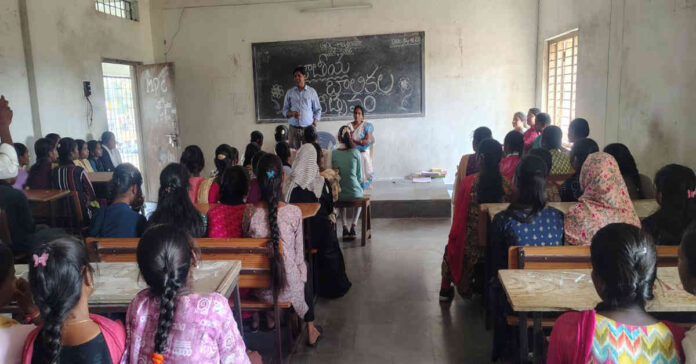 ప్రభుత్వ కళాశాలలో జాతీయ బాలికల దినోత్సవం