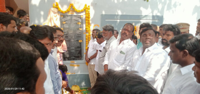 విద్యకు ప్రాధాన్యమిస్తున్న ప్రభుత్వం: ఎమ్మెల్యే వంశీకృష్ణ