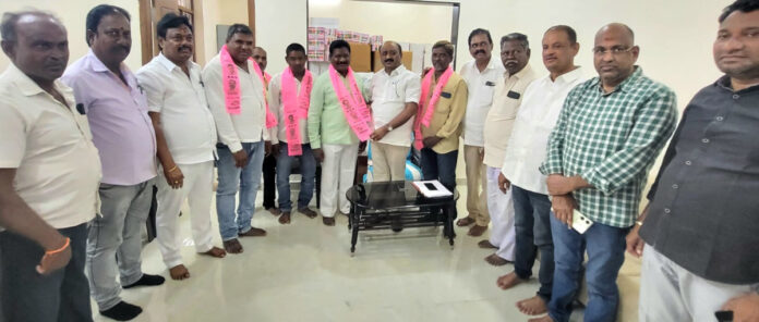 కాంగ్రెస్కు ‘చేయి’.. బీఆర్ఎస్కు జై!